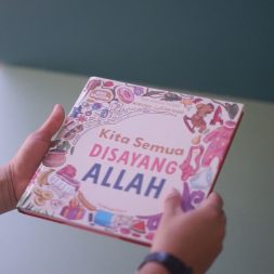 Buku ke #02 Seri Asmaul Husna : KITA SEMUA DISAYANG ALLAH